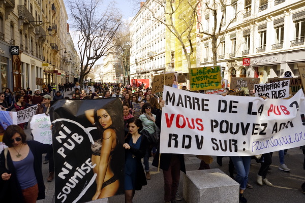 [FRANCE] Bilan Journée contre la pub 2018 #SubvertTheCity 600 dispositifs commerciaux réappropriés